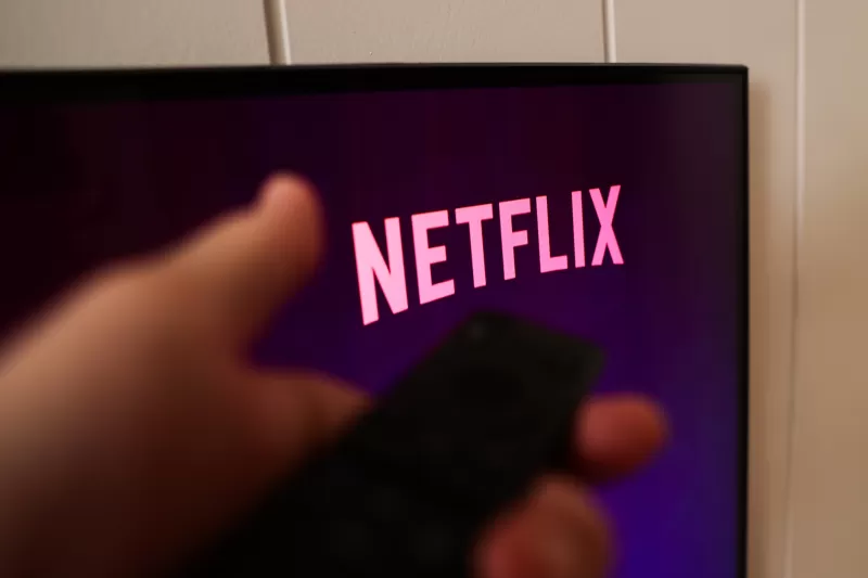 Sinabi ng Netflix na ang mga bata ay hindi nagmamalasakit sa mga console. Larawan ni Jakub Porzycki/Nurphoto sa pamamagitan ng mga imahe ng Getty.