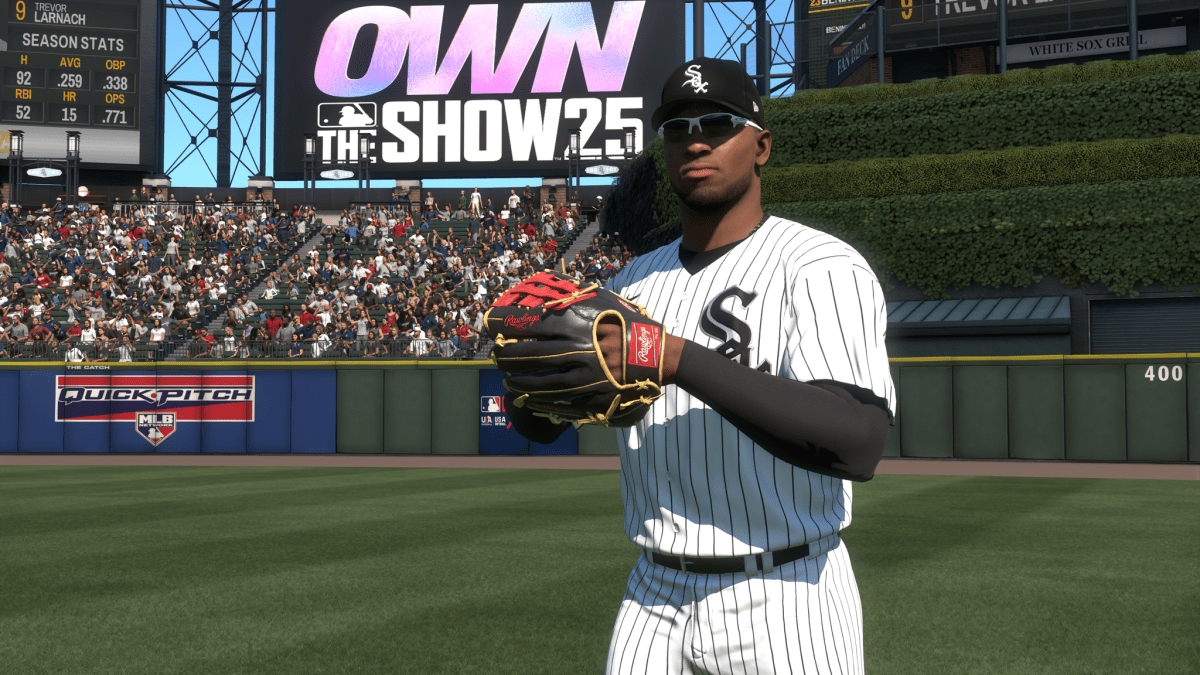 MLB의 루이스 로버트 (Luis Robert)는 기본 히트에 대한 기사의 일부로 오른쪽 필드 버그에 관한 기사의 일부로 쇼 25를 보여줍니다.